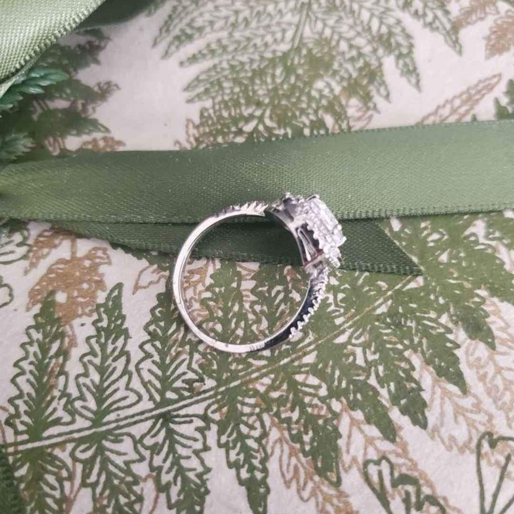Elegant Emerald Cut Cubic Zirconia Ring Size 7